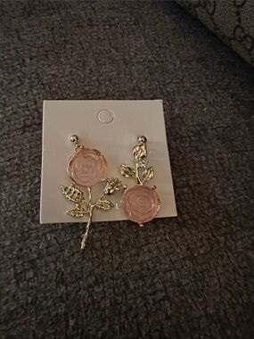 Source Unknown Gold Floral Drop Earrings with Blush Pink Roses